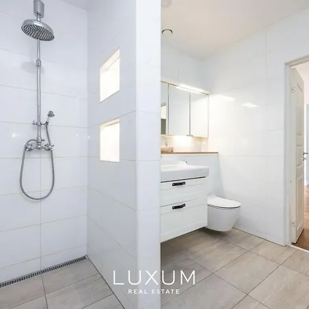 100 Sqm Penthouse In The Heart Of Old Town דירה