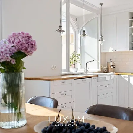 100 Sqm Penthouse In The Heart Of Old Town * טאלין