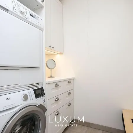 100 Sqm Penthouse In The Heart Of Old Town * טאלין