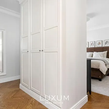Lägenhet 100 Sqm Penthouse In The Heart Of Old Town *